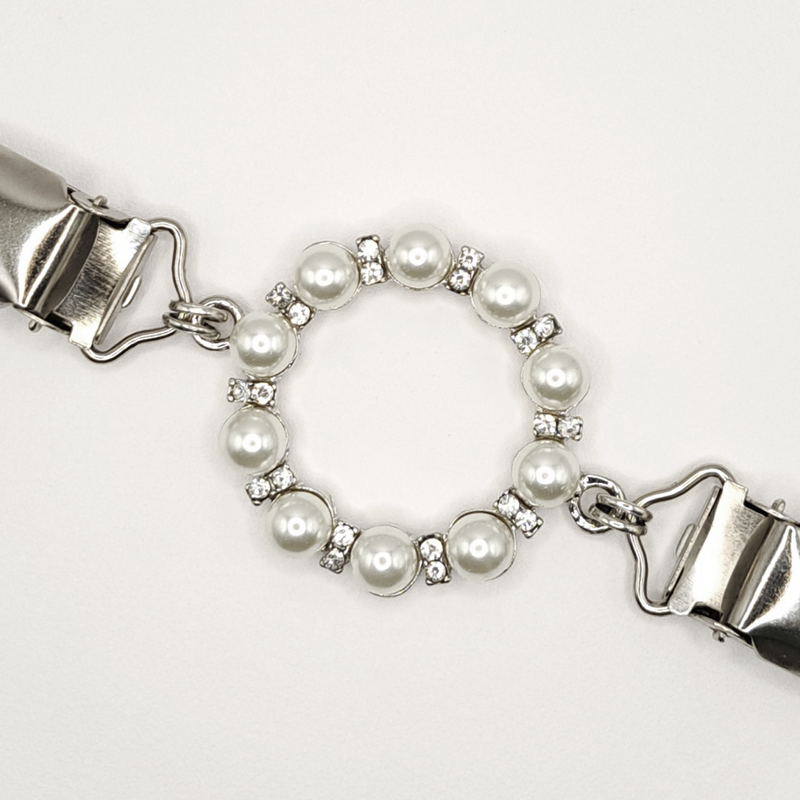 Helmiympyrä neuleklipsi